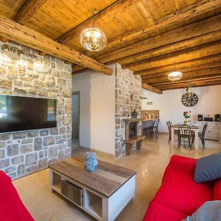 Seaside Haven - Beachfront House With Jacuzzi Holiday home
