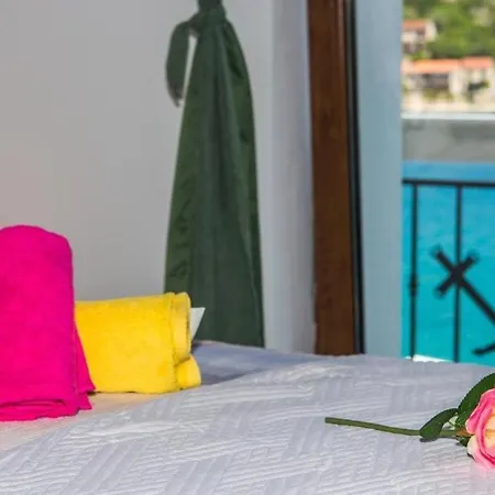 Holiday home Seaside Haven - Beachfront House With Jacuzzi Veliki Drvenik