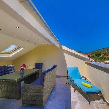 Seaside Haven - Beachfront House With Jacuzzi Veliki Drvenik