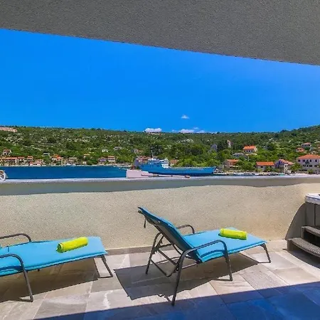 Seaside Haven - Beachfront House With Jacuzzi Veliki Drvenik
