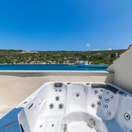 Holiday home Seaside Haven - Beachfront House With Jacuzzi
