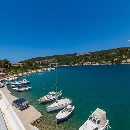Holiday home Seaside Haven - Beachfront House With Jacuzzi Veliki Drvenik