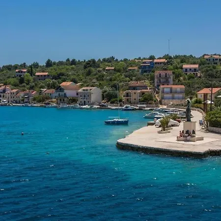 Seaside Haven - Beachfront House With Jacuzzi * Veliki Drvenik