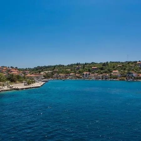 Seaside Haven - Beachfront House With Jacuzzi Veliki Drvenik